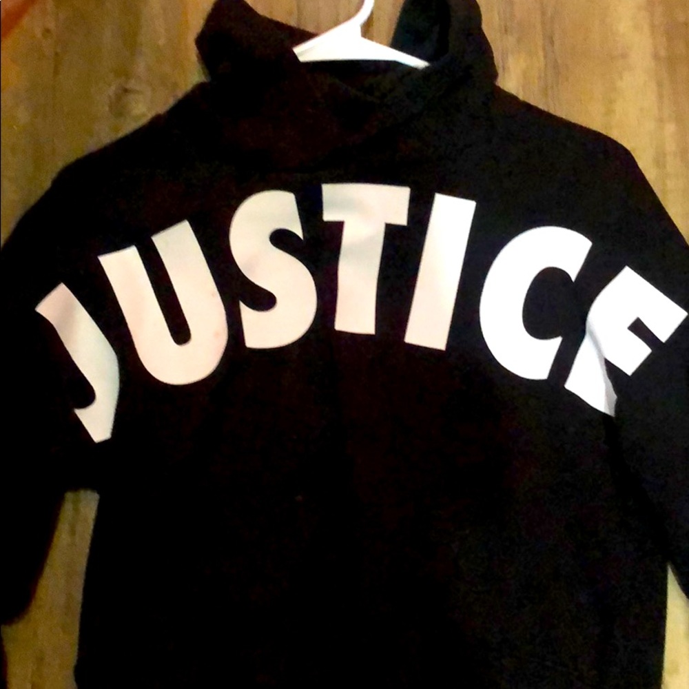 Im selling this justice sweater